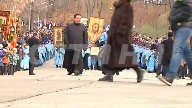 Празднование Дня народного единства в Нижнем Новгороде началось с Крестного хода смотреть онлайн