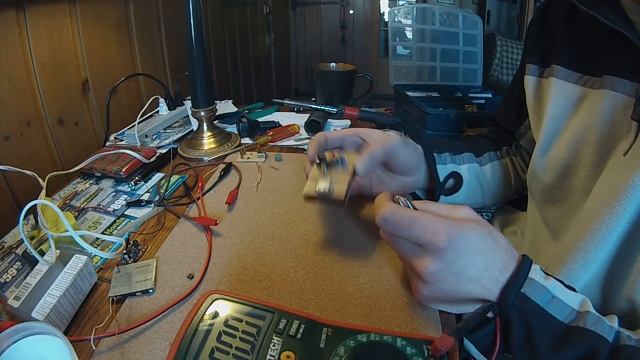 Phone charger using the MC34063 switching regulator. смотреть онлайн
