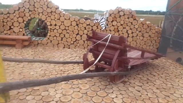 Барская усадьба. Барское подворье. Скульптуры из дерева. смотреть онлайн