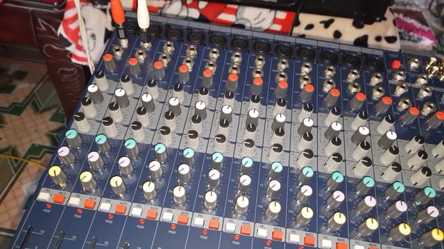 Mixer Soundcraf. EFX 12. Cty Đt Hanh Nguyễn 0936583140 смотреть онлайн