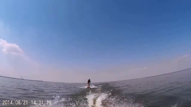 Резиновая лодка и вейкборд смотреть онлайн