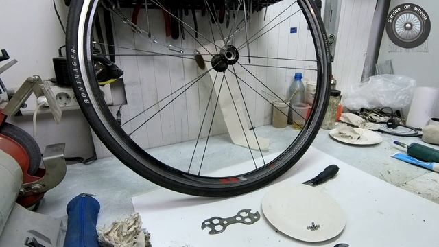 Перебираю велосипедное колесо на насыпных подшипниках. Bicycle wheel with bulk bearings смотреть онлайн