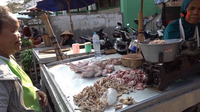WHAT IS THE MOST POPULAR STREET FOOD IN INDONESIA? смотреть онлайн