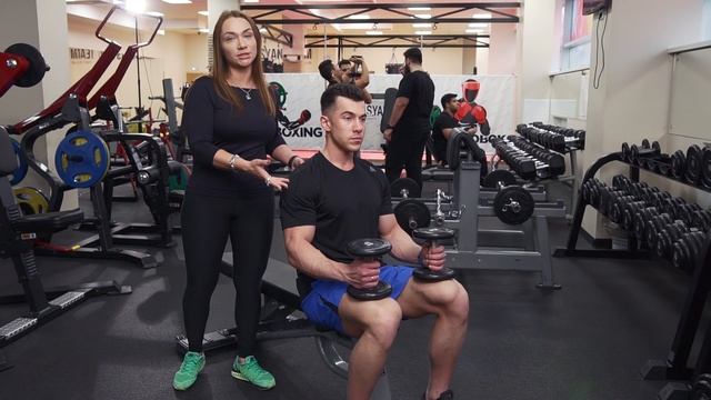 Разводка с гантелями горизонтальная скамья. смотреть онлайн