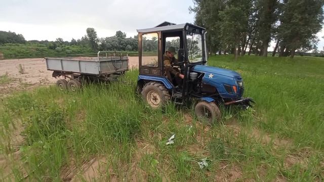 Минитрактор Русич. Поездка за песком( гравием). смотреть онлайн