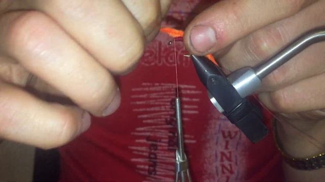 Вяжем уловистую мушку, имитацию мотыля. Как связать мушку уловистую для рыбалки своими руками. смотреть онлайн