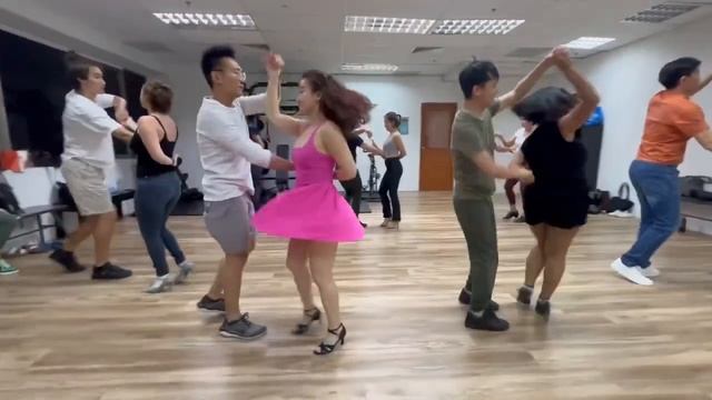 L5: Salsa Partner Dance Class Demo (111123) смотреть онлайн