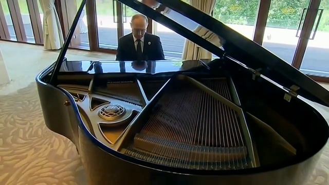 Путян играет тему Жорны Жованны смотреть онлайн