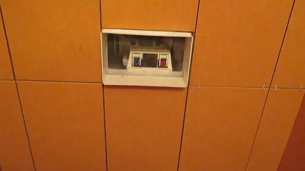 Отделка в туалете плиткой и установка инсталляции смотреть онлайн