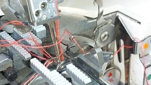 Коверлок пропускает. Регулировка петлителей своими руками.