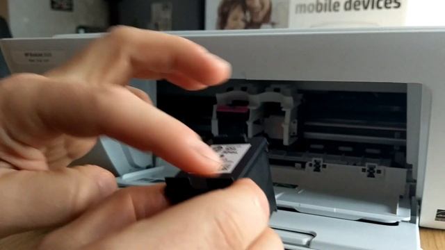 How to setup and install ink cartridges in HP DeskJet 2620 printer - first run tutorial смотреть онлайн