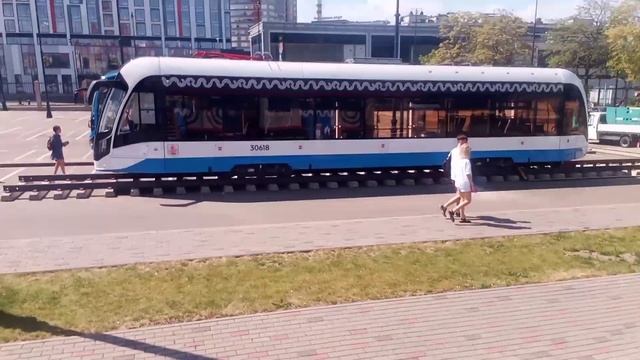 Выставка техники ко Дню Московского транспорта на Парковке у Тематического парка "Остров Мечты" смотреть онлайн