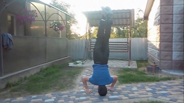 стойка на голові_... смотреть онлайн