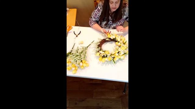 Grapevine Tulip Wreath смотреть онлайн