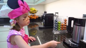 Макс и Катя приготовили Завтрак для папы