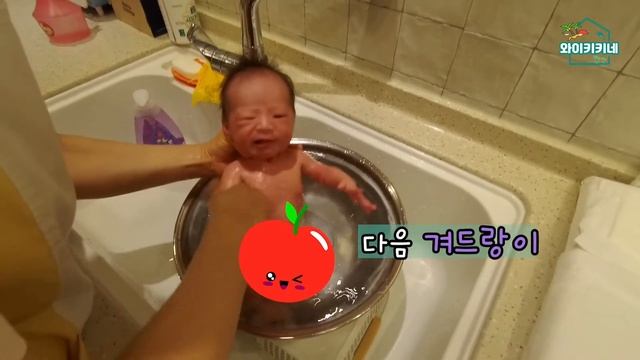 SUB) [신생아 브이로그] 육아 고수가 알려주는 신생아 목욕 || 생후 10일 || 제대탈락? смотреть онлайн