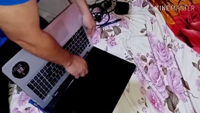 How to replace the laptop screen on a Asus X555L смотреть онлайн