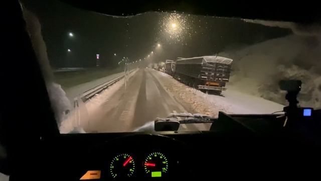 Застрял на перевале? Буксуем очень много снега ? смотреть онлайн