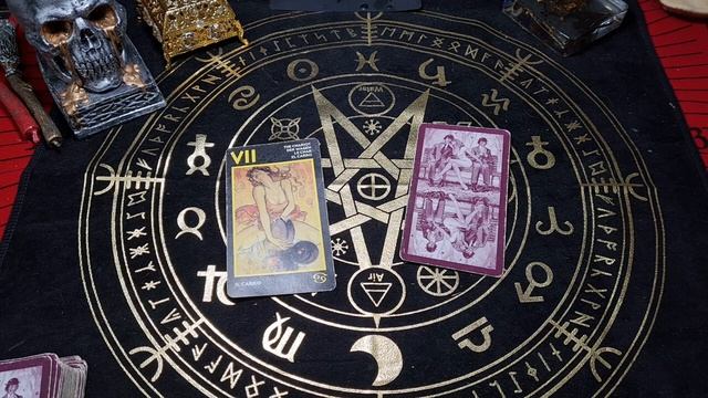 СТОИТ ЛИ С НИМ ЖИТЬ? ПЕРЕЗЖАТЬ ЛИ К НЕМУ? СЕЙЧАС. Гадание на картах Таро смотреть онлайн