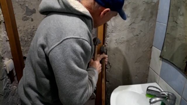 Изготовление деревянных дверей. 20-я часть (установка) смотреть онлайн