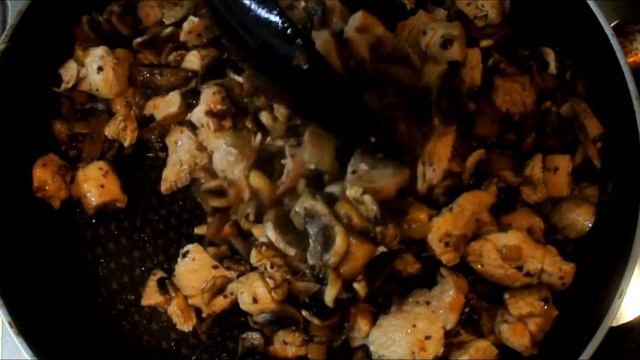 Открытый пирог с курицей и грибами "Сытый муж" смотреть онлайн