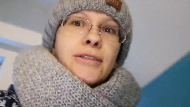 Мира загорает на фольге Обои в детской и на кухне 13.01.24 #ремонт #я #мояжизнь #мамавдекрете #2024