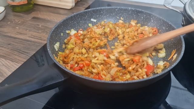 Dicke und leckere Gulaschsuppe in 40 Minuten! Unglaublich einfaches Fleischsuppe Rezept! смотреть онлайн