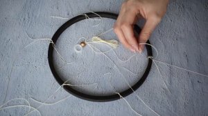 Как собрать детский мобиль своими руками. Как закрепить нитки на круглой основе для детского мобиля