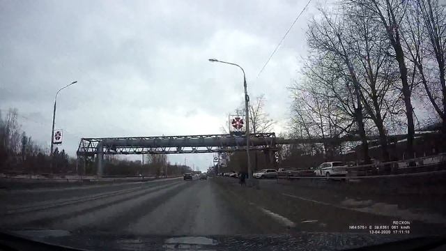 Чуть не под колеса, лихач на велосипеде. смотреть онлайн