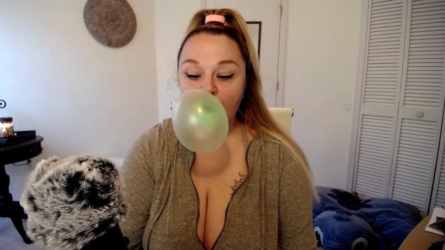 ASMR | VIBRANT Green Big Bubbles | Big League Chew and EGG Shaped Bubbles?? смотреть онлайн