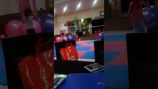 Фитнес аэробика пилатес и танцы в Баку смотреть онлайн