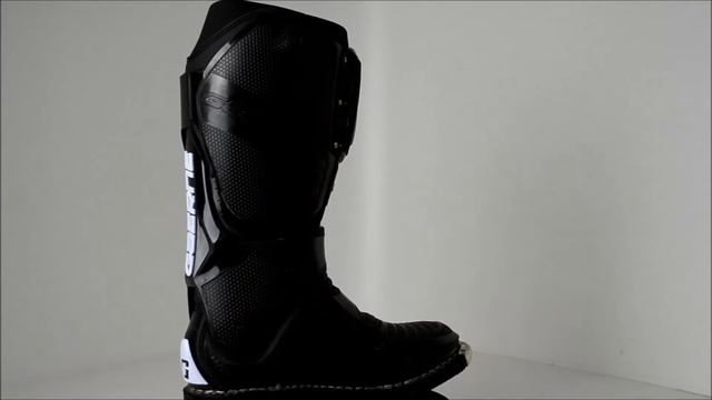 2012 Gaerne SG12 Black Motocross Boots - 360° Video смотреть онлайн