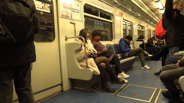 Поездка на метропоезде 81-540.2 № 10351 с Международной до Звенигородской , метро в Санкт-Петербург смотреть онлайн