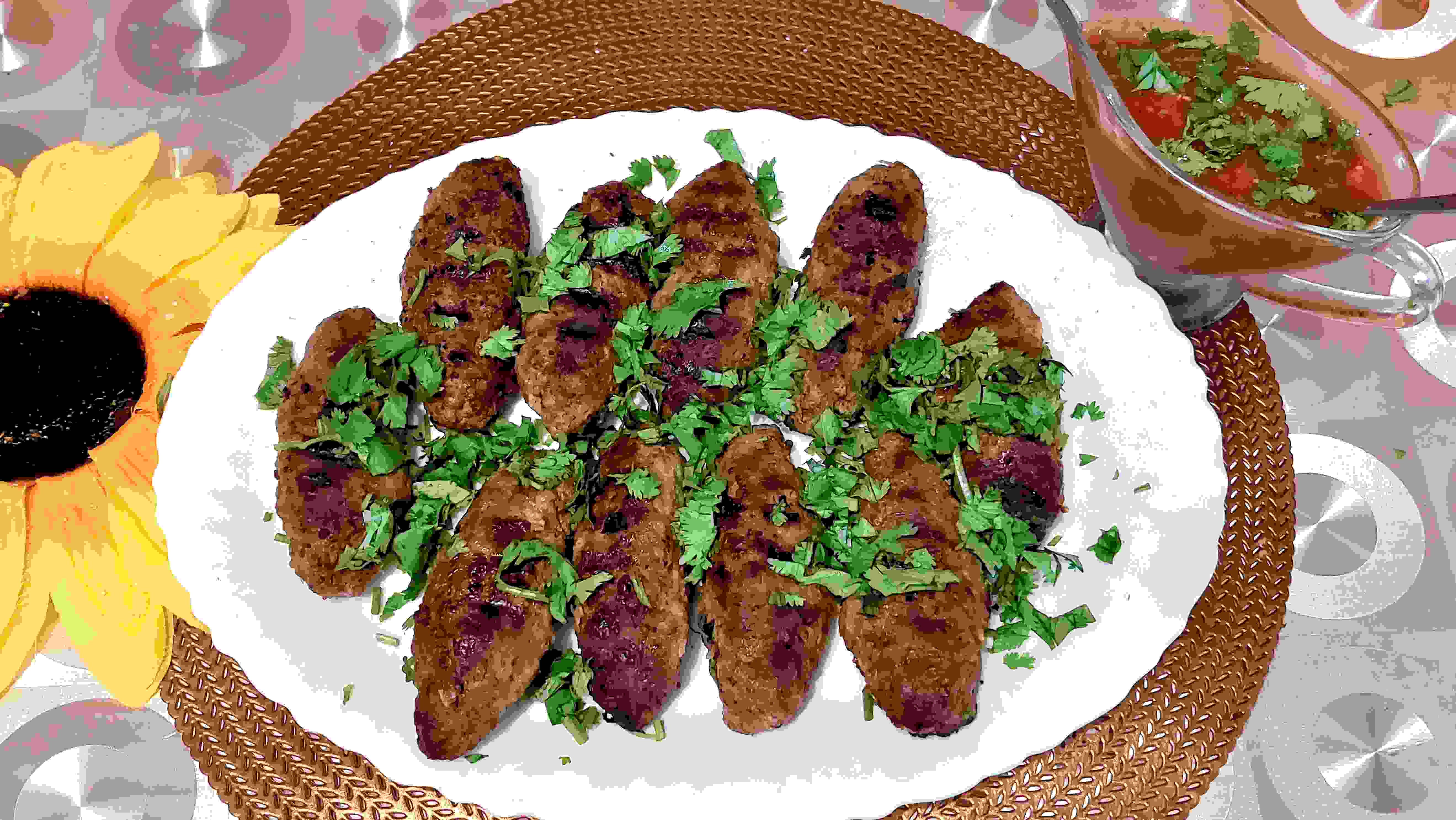 ЛЮЛЯ-КЕБАБ НА СКОВОРОДКЕ,СОЧНЫЕ,АРОМАТНЫЕ И ОЧЕНЬ ВКУСНЫЕ! смотреть онлайн