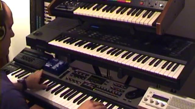 DX5 playing DM "In Your Room" Zephyr video mix смотреть онлайн