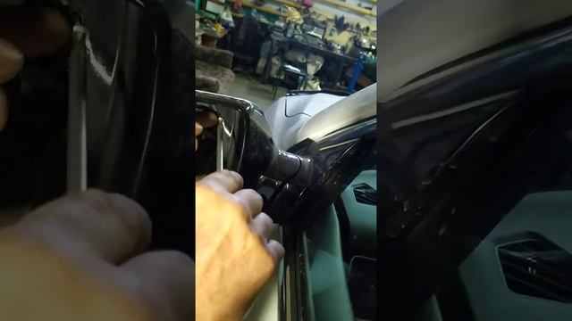 Хавейл Н6. Снятие накладки зеркала. смотреть онлайн