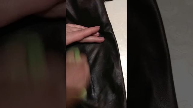 Отчистили пятно от краски губкой 