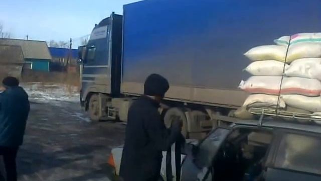Загрузили 1 тонну в авто смотреть онлайн