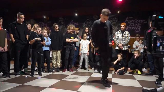 Молчанова Анна VS Кискин Илья смотреть онлайн