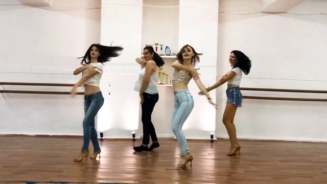 Bachata Lady Style смотреть онлайн