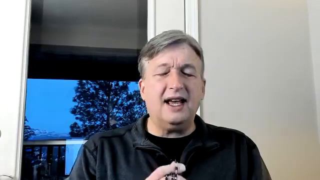 Dr. Tom Curran is praying the Luminous Mysteries of the Rosary смотреть онлайн