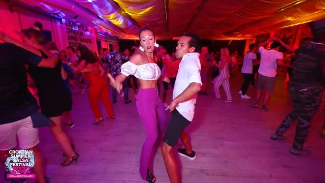 Leo El Pequeño & Edyta Kwaśna ~ salsa social dancing @ CSSF, Rovinj смотреть онлайн
