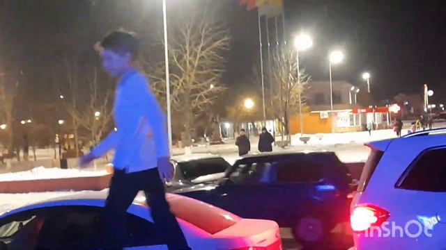 прыгнул без куртки в сугроп смотреть онлайн