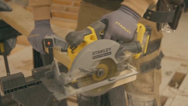 Die STANLEY FATMAX 18V Akku-Handkreissäge SFMCS500M2K смотреть онлайн