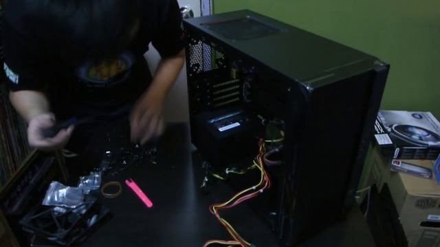 Time lapse on building Coolermaster N200 смотреть онлайн