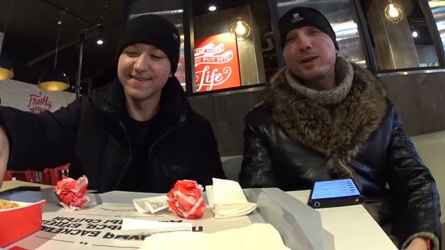 Боба Уточкин засветился в кадре, перекус в KFC, что-то пошло не так, вечерняя прогулка, PB&SS смотреть онлайн