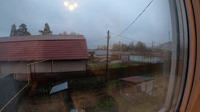 Вид из окна дома на жд переезд. 5 часов за 7 минут. Таймлапс на Go Pro 8. Тайцы. смотреть онлайн