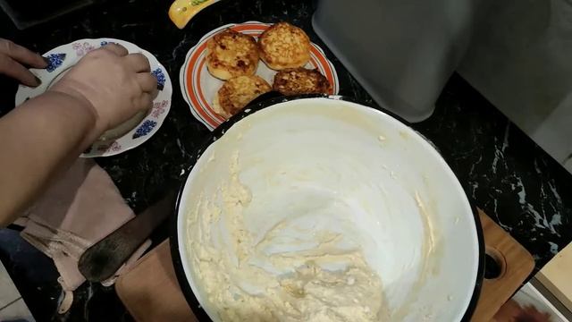 Готовлю (не)Диетические сырники из творога классические на сковороде смотреть онлайн