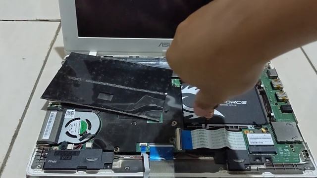UPGRADE SSD ASUS X200CA смотреть онлайн