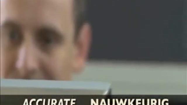 Робот играет в бадминтон с человеком.mp4 смотреть онлайн